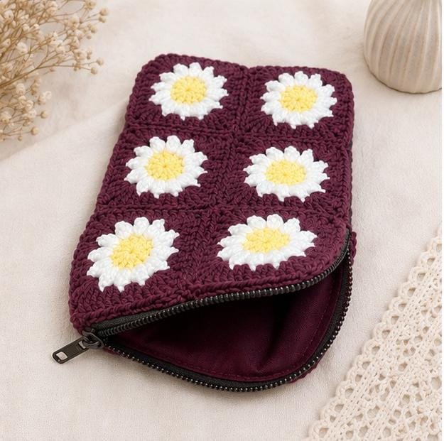 Crochet Daisy Pouch